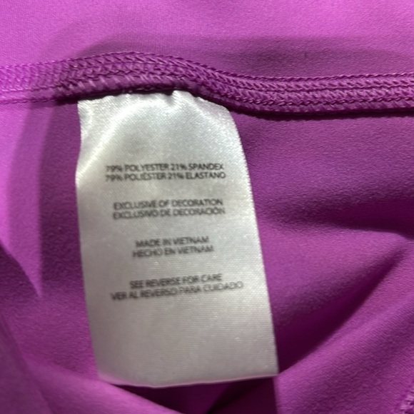 Gap Fit cropped high waist leggings, moisture wicking, side pockets inseam 20” - Picture 7 of 10